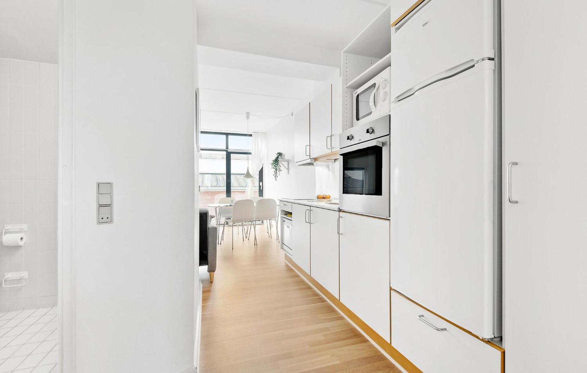Apartment Bad, Lejl, 56 *