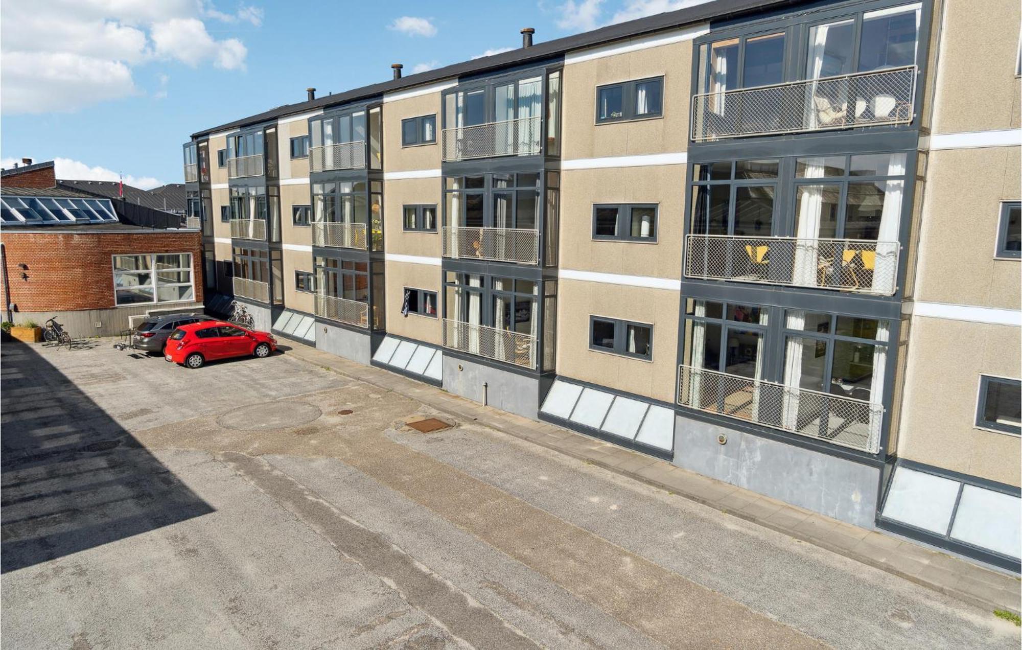 Apartment Bad, Lejl, 56